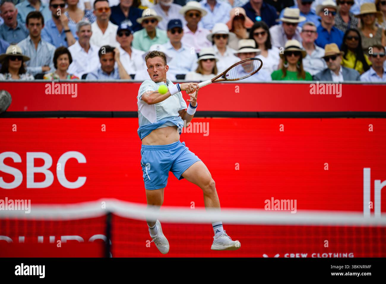 LONDRES, ROYAUME-UNI 22 juin : Jiri Lehecka (CZE) en action contre Carlos Alcaraz (ESP) lors de la finale ATP 500 des Championnats HSBC 2025 au Queen's Club le dimanche 22 juin 2025 à LONDRES, ROYAUME-UNI. Crédit : Taka Wu/Alamy Live News Banque D'Images