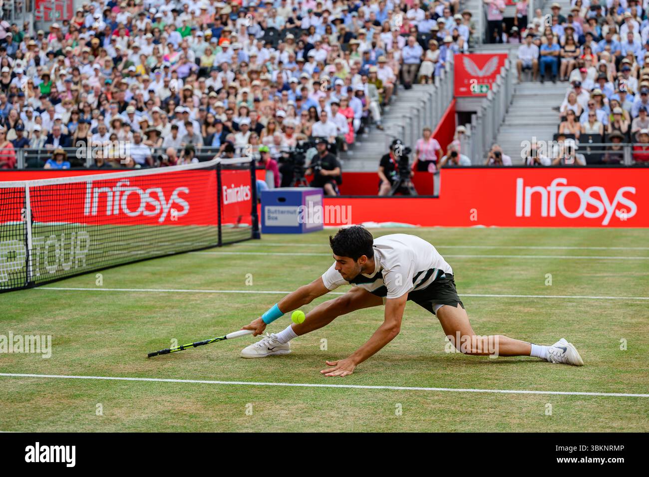 LONDRES, ROYAUME-UNI 22 juin : Carlos Alcaraz (ESP) en action contre Jiri Lehecka (CZE) lors de la finale ATP 500 des Championnats HSBC 2025 au Queen's Club le dimanche 22 juin 2025 à LONDRES, ROYAUME-UNI. Crédit : Taka Wu/Alamy Live News Banque D'Images