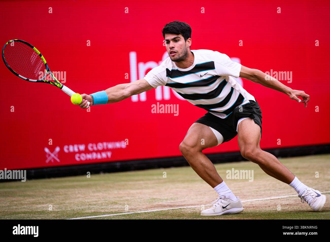 LONDRES, ROYAUME-UNI 22 juin : Carlos Alcaraz (ESP) en action contre Jiri Lehecka (CZE) lors de la finale ATP 500 des Championnats HSBC 2025 au Queen's Club le dimanche 22 juin 2025 à LONDRES, ROYAUME-UNI. Crédit : Taka Wu/Alamy Live News Banque D'Images