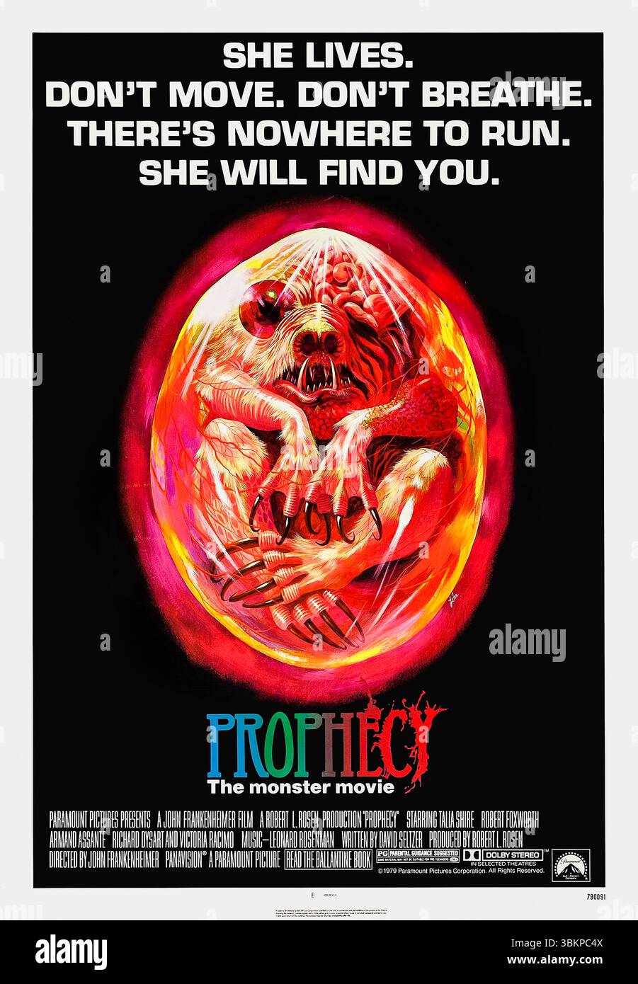 Prophecy (1979) réalisé par John Frankenheimer et mettant en vedette Talia Shire, Robert Foxworth et Armand Assante. Un agent environnemental et sa femme enquêtent sur un conflit d'exploitation forestière dans la nature sauvage du Maine, découvrant que la pollution toxique a muté la faune, lâchant un ours monstrueux qui terrorisent la forêt. Photographie d'une affiche américaine originale de 1979 À USAGE ÉDITORIAL EXCLUSIF. Crédit : BFA / Paramount Pictures Banque D'Images