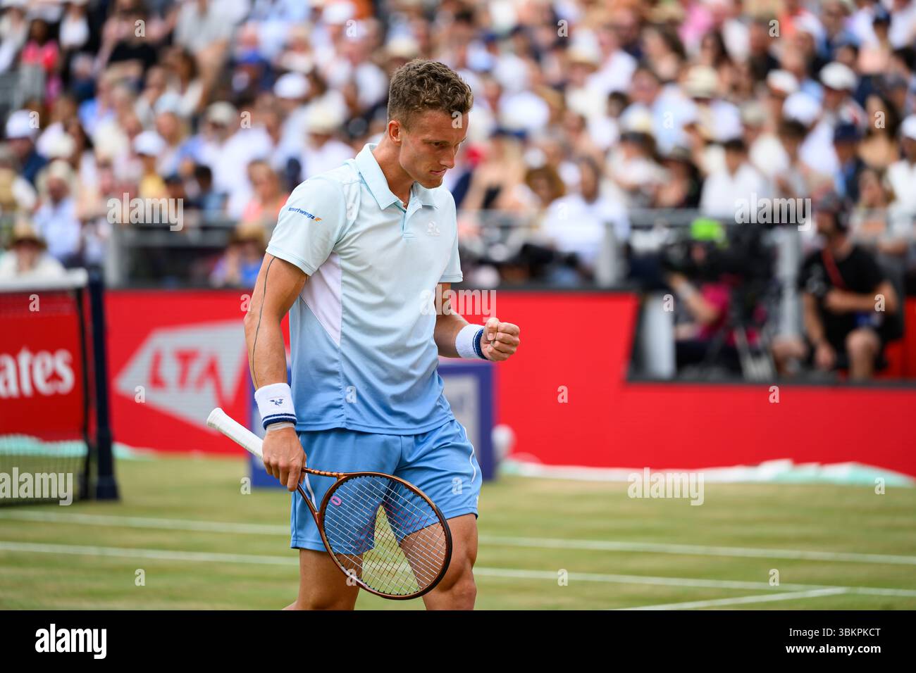 LONDRES, ROYAUME-UNI 22 juin : Jiri Lehecka (CZE) réagit contre Carlos Alcaraz (ESP) lors de la finale ATP 500 des Championnats HSBC 2025 au Queen's Club le dimanche 22 juin 2025 à LONDRES, ROYAUME-UNI. Crédit : Taka Wu/Alamy Live News Banque D'Images