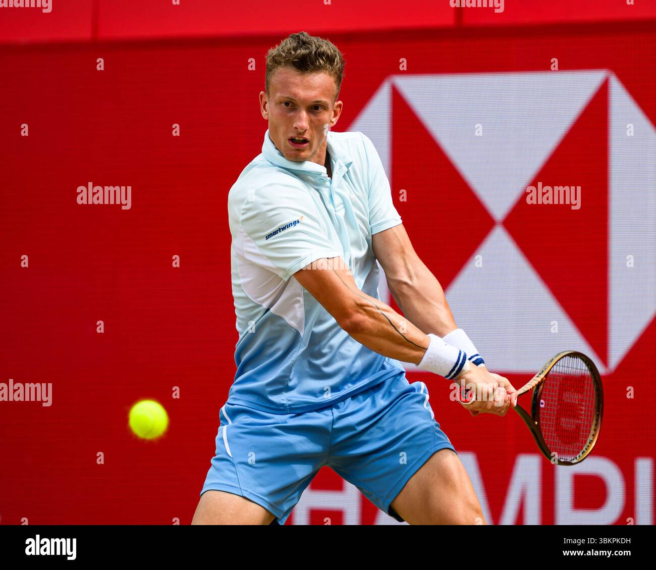 LONDRES, ROYAUME-UNI 22 juin : Jiri Lehecka (CZE) en action contre Carlos Alcaraz (ESP) lors de la finale ATP 500 des Championnats HSBC 2025 au Queen's Club le dimanche 22 juin 2025 à LONDRES, ROYAUME-UNI. Crédit : Taka Wu/Alamy Live News Banque D'Images