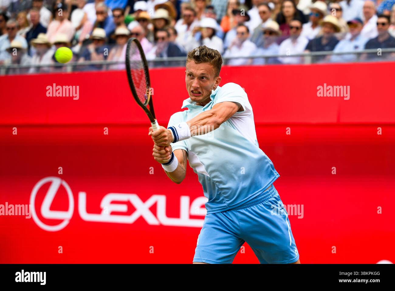 LONDRES, ROYAUME-UNI 22 juin : Jiri Lehecka (CZE) en action contre Carlos Alcaraz (ESP) lors de la finale ATP 500 des Championnats HSBC 2025 au Queen's Club le dimanche 22 juin 2025 à LONDRES, ROYAUME-UNI. Crédit : Taka Wu/Alamy Live News Banque D'Images
