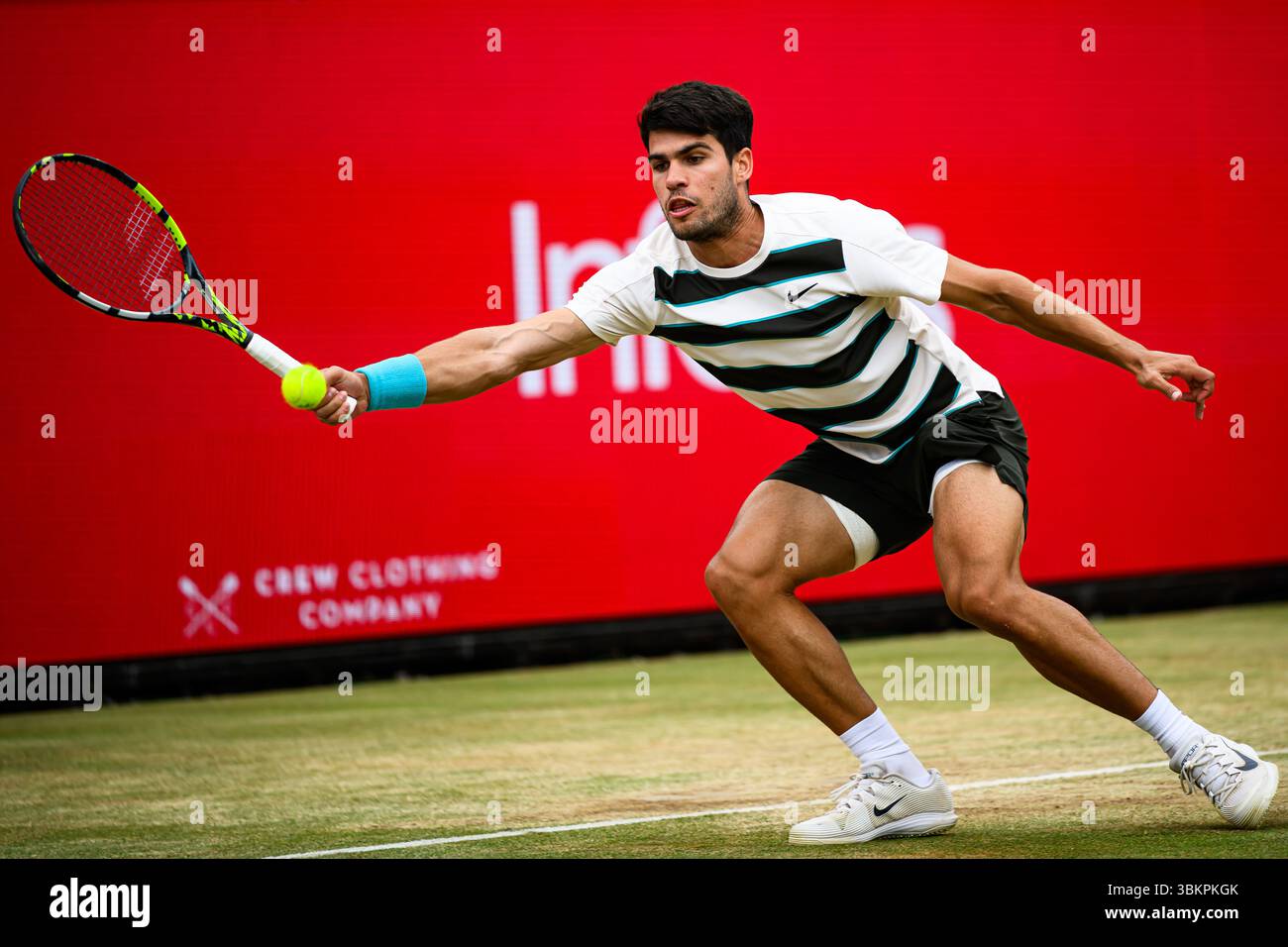 LONDRES, ROYAUME-UNI 22 juin : Carlos Alcaraz (ESP) en action contre Jiri Lehecka (CZE) lors de la finale ATP 500 des Championnats HSBC 2025 au Queen's Club le dimanche 22 juin 2025 à LONDRES, ROYAUME-UNI. Crédit : Taka Wu/Alamy Live News Banque D'Images