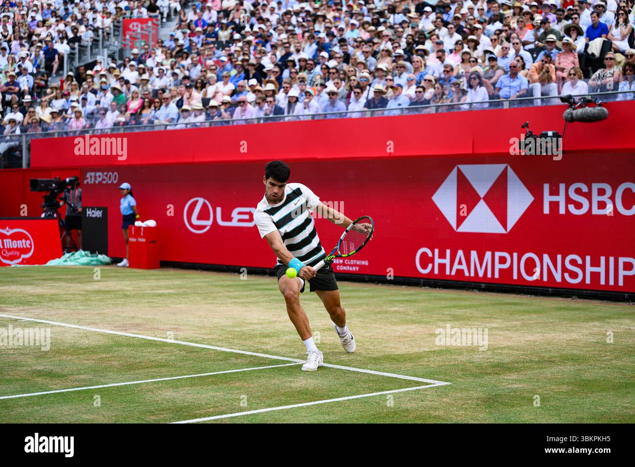 LONDRES, ROYAUME-UNI 22 juin : Carlos Alcaraz (ESP) en action contre Jiri Lehecka (CZE) lors de la finale ATP 500 des Championnats HSBC 2025 au Queen's Club le dimanche 22 juin 2025 à LONDRES, ROYAUME-UNI. Crédit : Taka Wu/Alamy Live News Banque D'Images