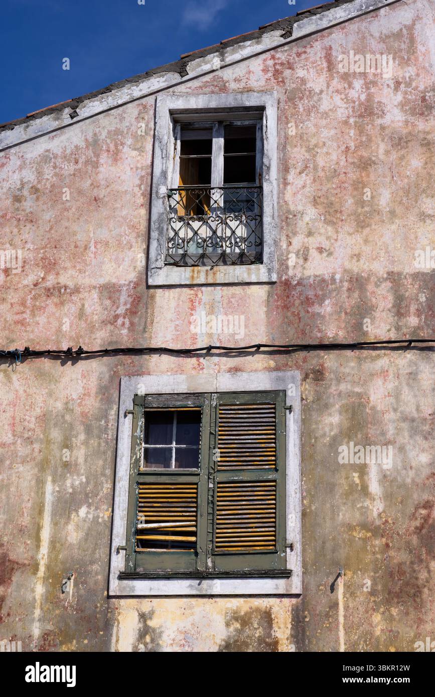 Bâtiment abandonné altéré, Lagoa, île de São Miguel, Açores, Açores Banque D'Images