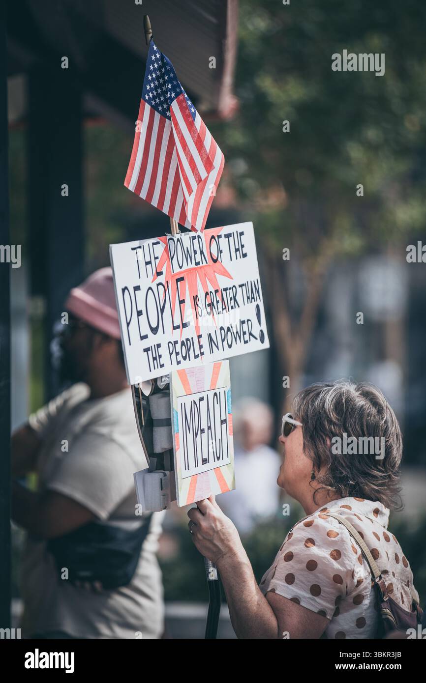 Richmond va, USA, 22 juin 2025, Richmonders se réunissent pour exprimer leur opposition à l'implication américaine et aux grèves en Iran, crédit : Ben Lahoussine/Alamy Live News Banque D'Images