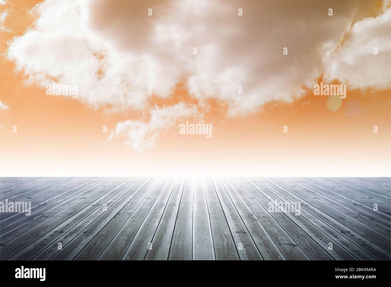 Pont de planche en bois s'étendant à l'horizon orange, nuages moelleux dérivant au-dessus dans un design plat Banque D'Images Pont de planche en bois s'étendant à l'horizon orange, nuages moelleux dérivant au-dessus dans un design plat Banque D'Images
