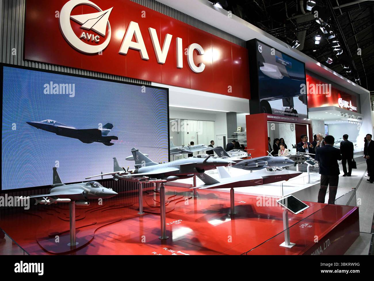 La photo montre la zone d'exposition de Aviation Industry Corporation of China, LTD. (AVIC). Paris, France.16 juin 2025. Le 55ème salon Paris Air débute à Paris, France, le 16 juin 2025, heure locale, attirant près de 2 400 exposants. Le salon de l’aéronautique de Paris est l’une des plus grandes et prestigieuses expositions aérospatiales internationales au monde. Crédit : Li Yang/China News Service/Alamy Live News Banque D'Images