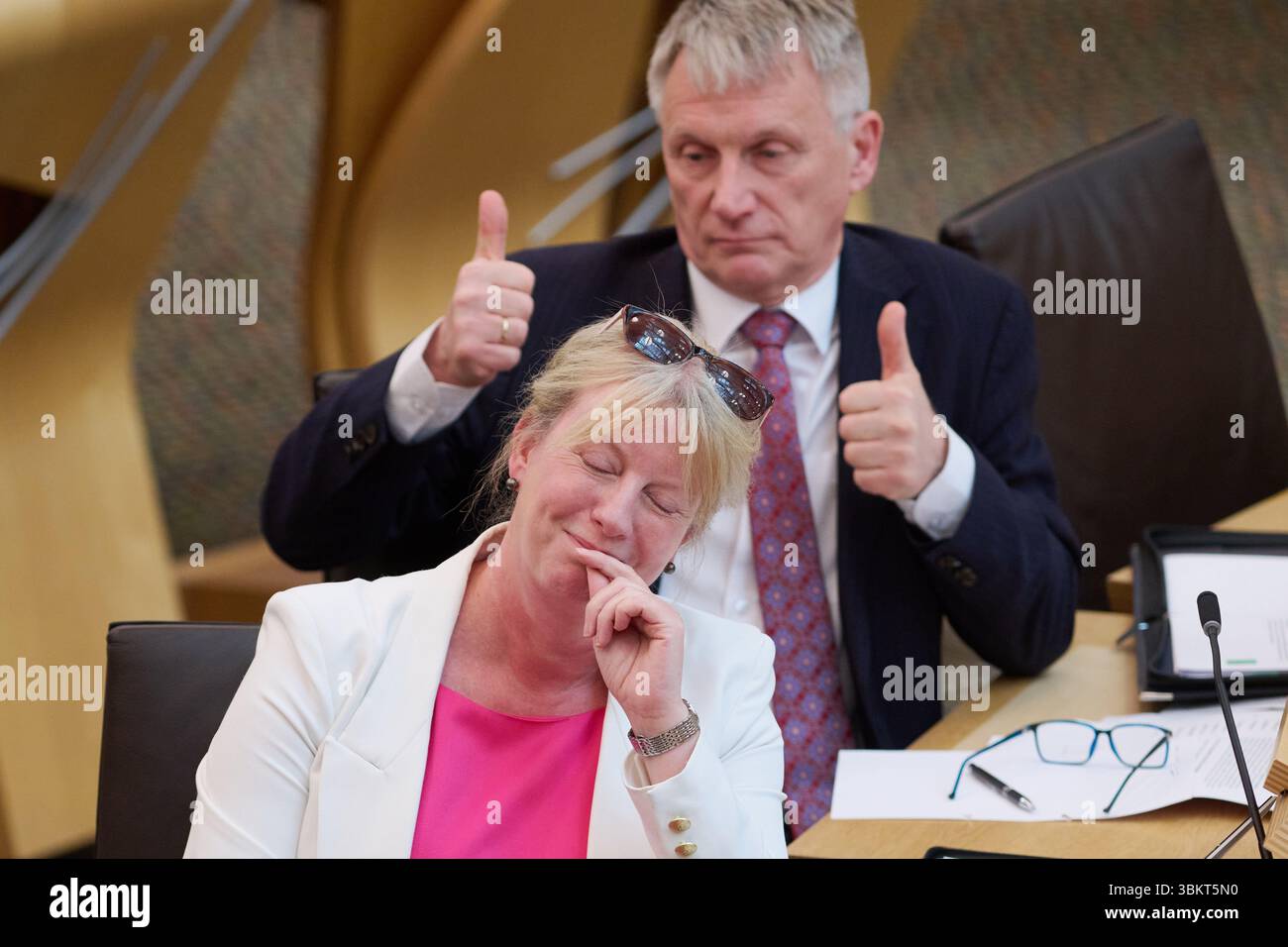 Édimbourg Écosse, Royaume-Uni 18 juin 2025. Shona Robison, secrétaire du Cabinet aux Finances et aux collectivités locales, et Ivan McKee, ministre des Finances publiques, député au Parlement écossais. crédit sst/alamy live news Banque D'Images