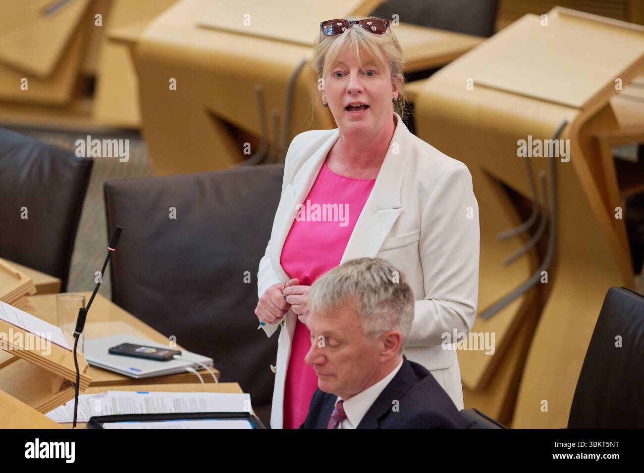 Édimbourg Écosse, Royaume-Uni 18 juin 2025. Shona Robison, secrétaire du Cabinet aux Finances et aux collectivités locales, et Ivan McKee, ministre des Finances publiques, député au Parlement écossais. crédit sst/alamy live news Banque D'Images