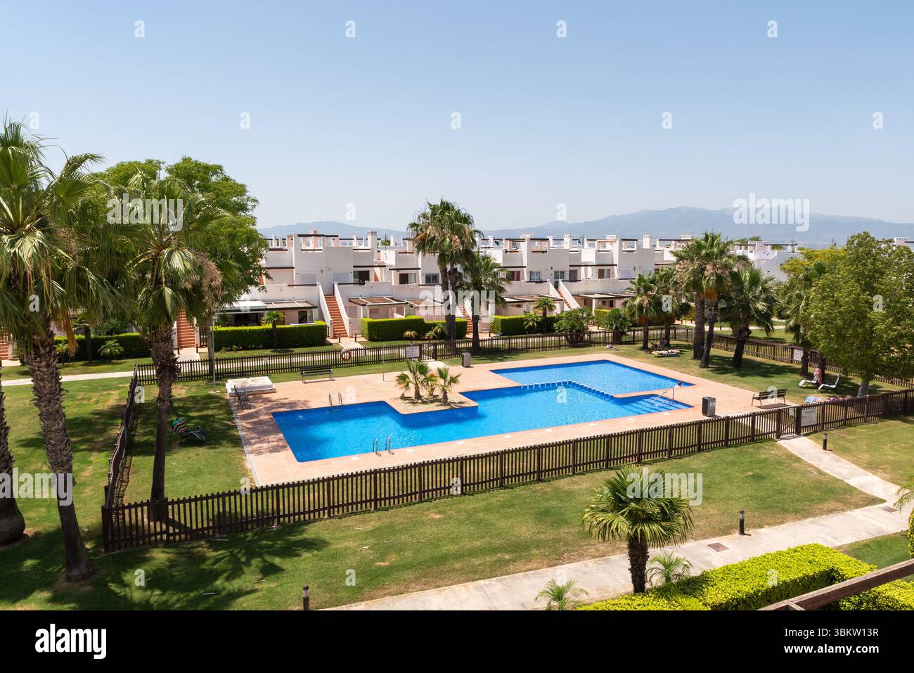 Condado de Alhama, le plus grand développement d'un certain nombre de stations de vacances de golf dans la région de Murcie, populaire auprès des Britanniques. Piscine commune Banque D'Images