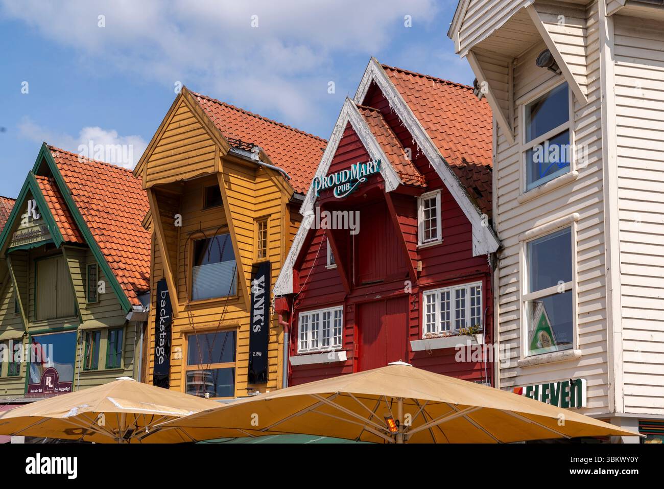 Bâtiments colorés en bord de mer, Stavanger, Norvège Banque D'Images