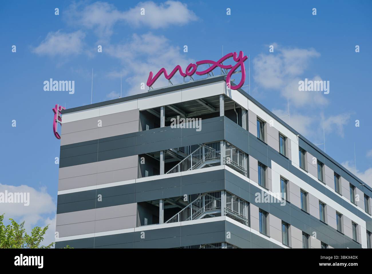 Hotel Moxy, Andreasstraße, Holzmarktstraße, Bezirk Mitte, Berlin, Deutschland Banque D'Images Hotel Moxy, Andreasstraße, Holzmarktstraße, Bezirk Mitte, Berlin, Deutschland Banque D'Images