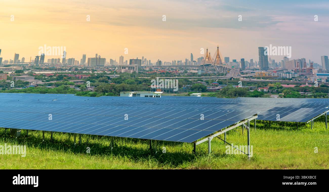 Ville durable avec énergie verte et zéro émission nette. Énergie solaire. Ressources renouvelables. Aménagement urbain respectueux de l'environnement et de l'environnement Banque D'Images