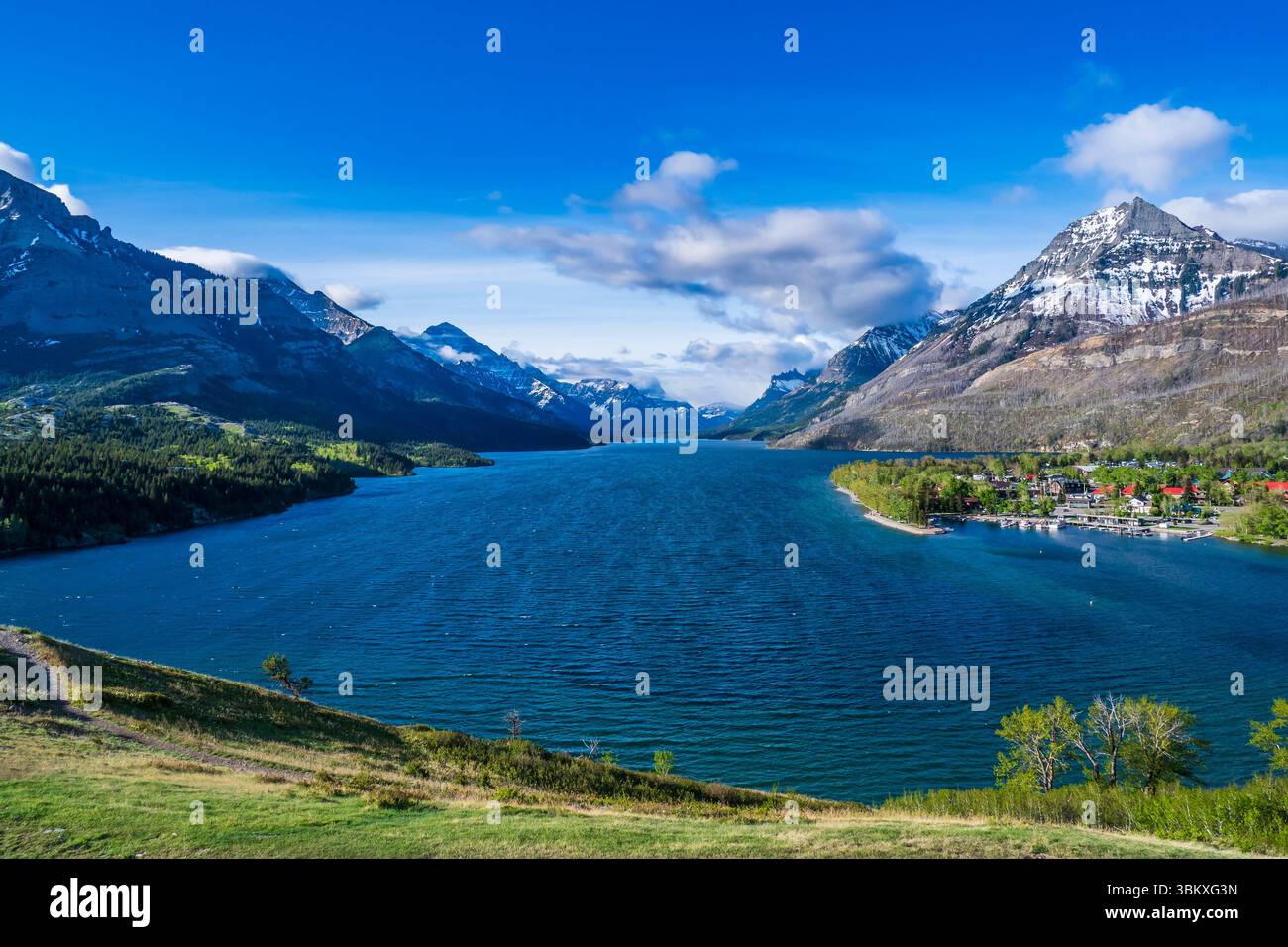 Lac Waterton supérieur de l'hôtel Prince of Wales, parc national des lacs Waterton, Alberta, Canada. Banque D'Images