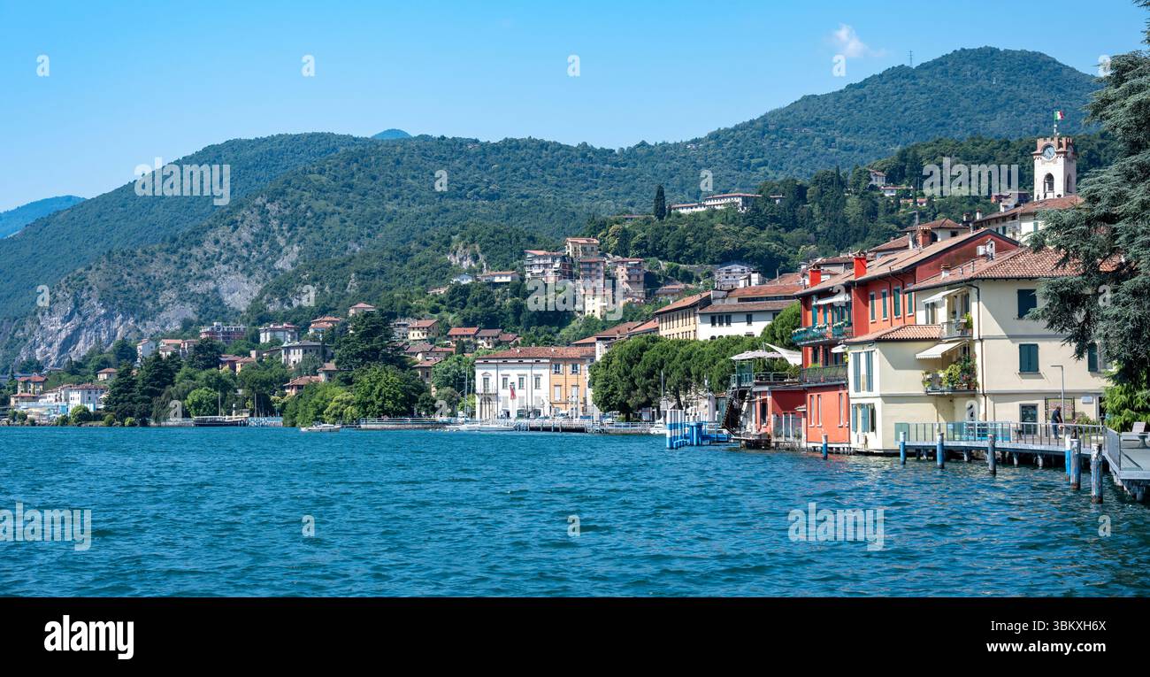 Lago d'Isolde et Sulzano, Lombardie, Italie Banque D'Images