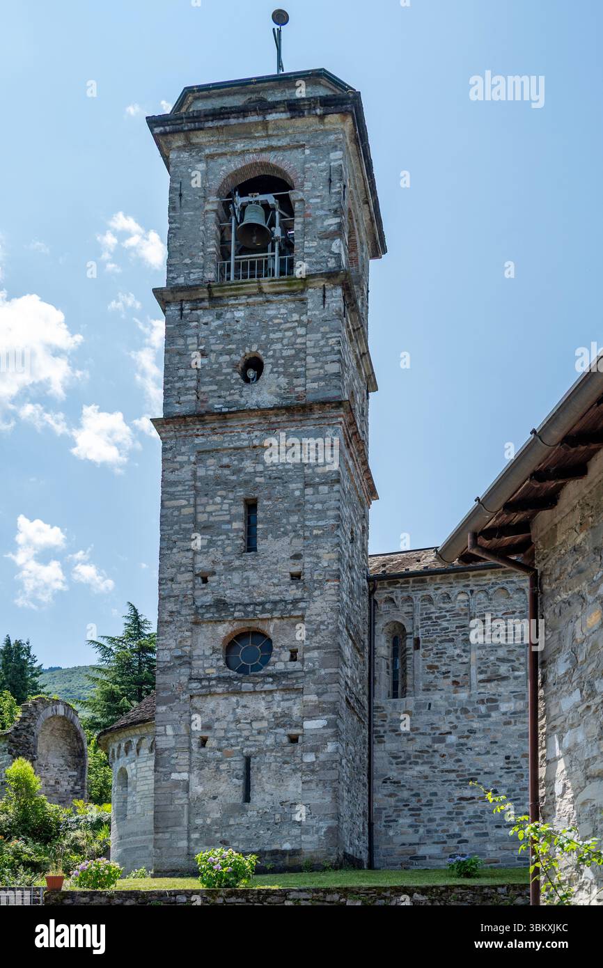Clocher de l'abbaye de Sainte-Marie de Piona. Colico, Lombardie, Italie Banque D'Images
