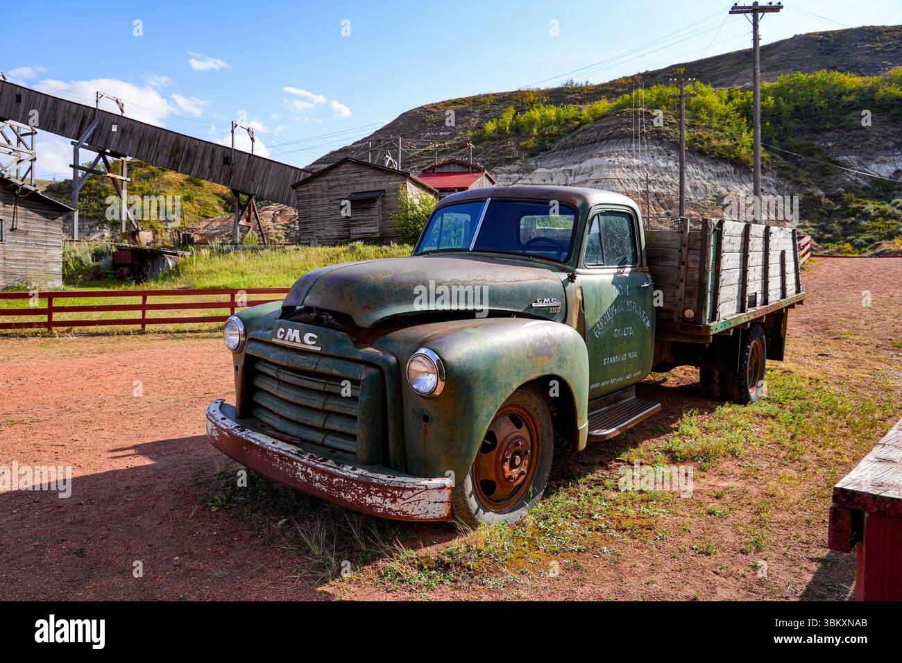 Ancien camion ancien dans la mine de charbon Atlas, un lieu historique national du Canada situé près de Drumheller en Alberta Banque D'Images