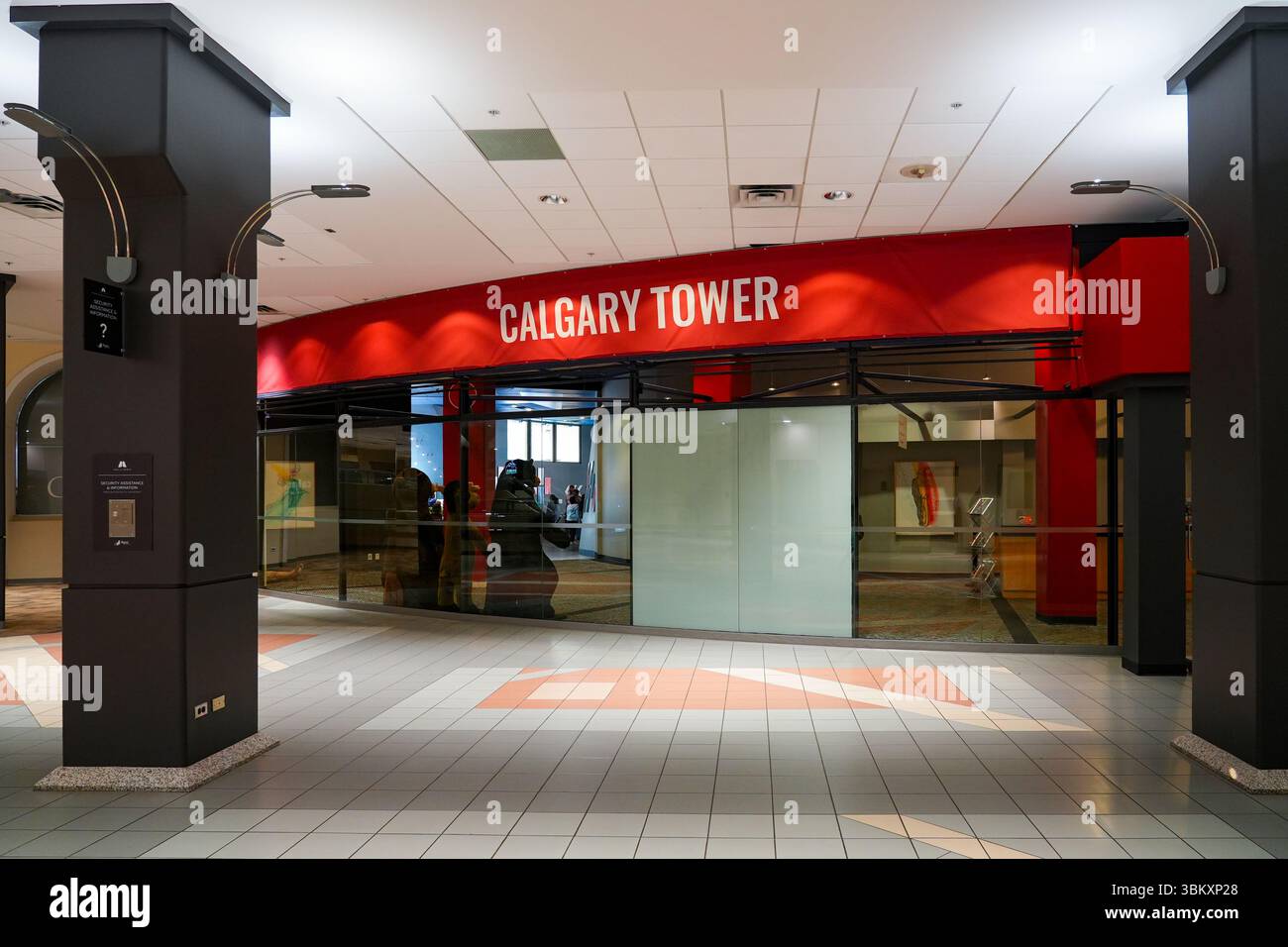 Foyer de la tour de Calgary, une tour d'observation autonome dans le centre-ville de Calgary, Alberta, Canada Banque D'Images