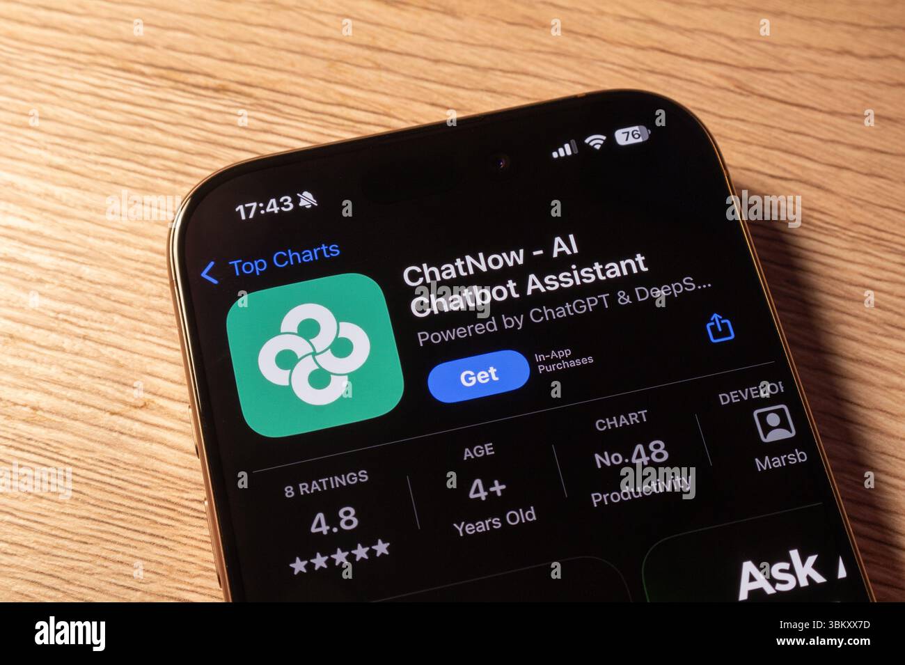 OSTRAVA, TCHÉQUIE - 27 JANVIER 2025 : App Store avec ChatNow - ai Chatbot Assistant application mobile à installer Banque D'Images