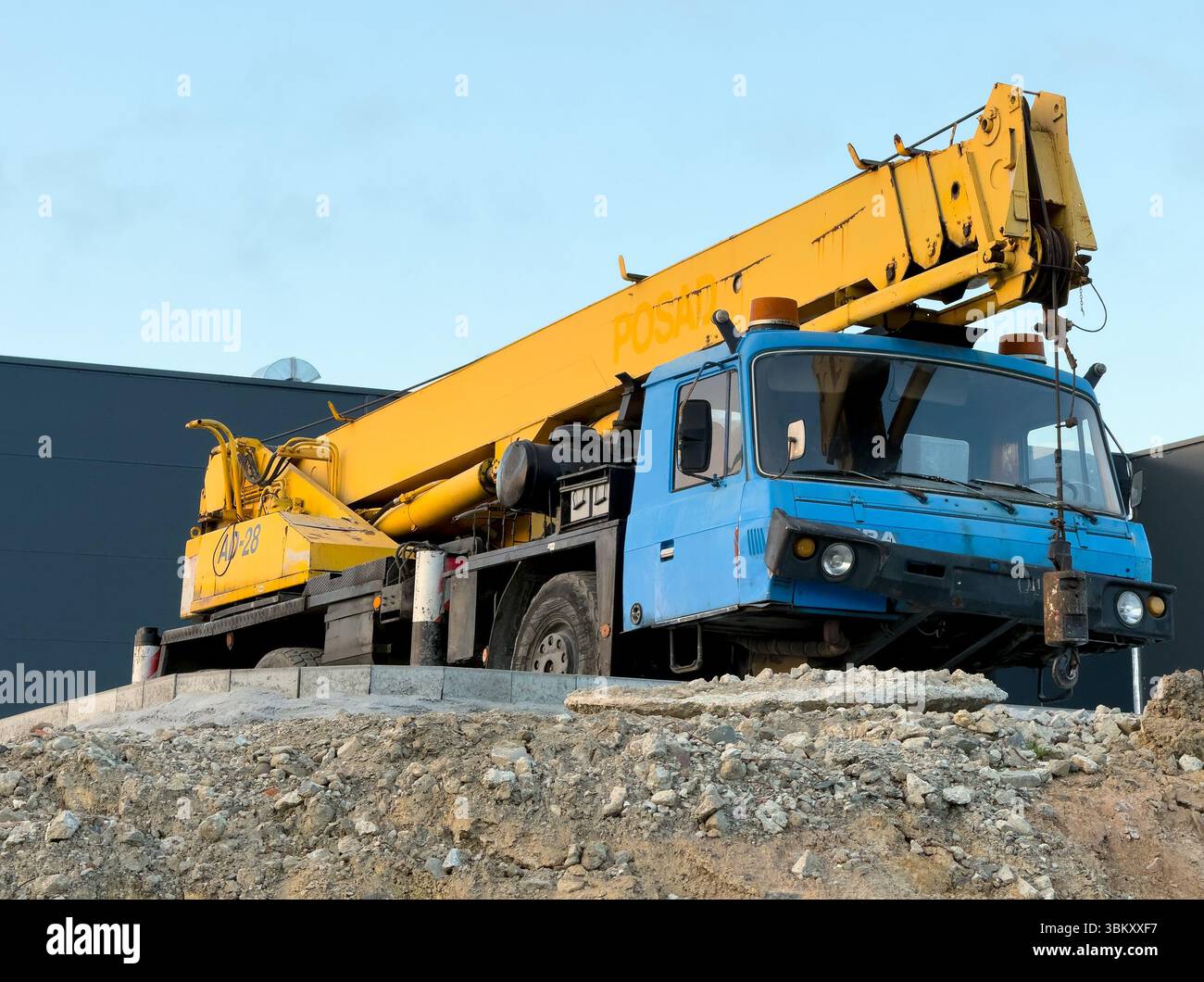 SENOV, TCHÉQUIE - 14 NOVEMBRE 2024 : ancienne rampe de camion Tchécoslovaque CKD AD-28 Tatra 815 garée sur la colline Banque D'Images