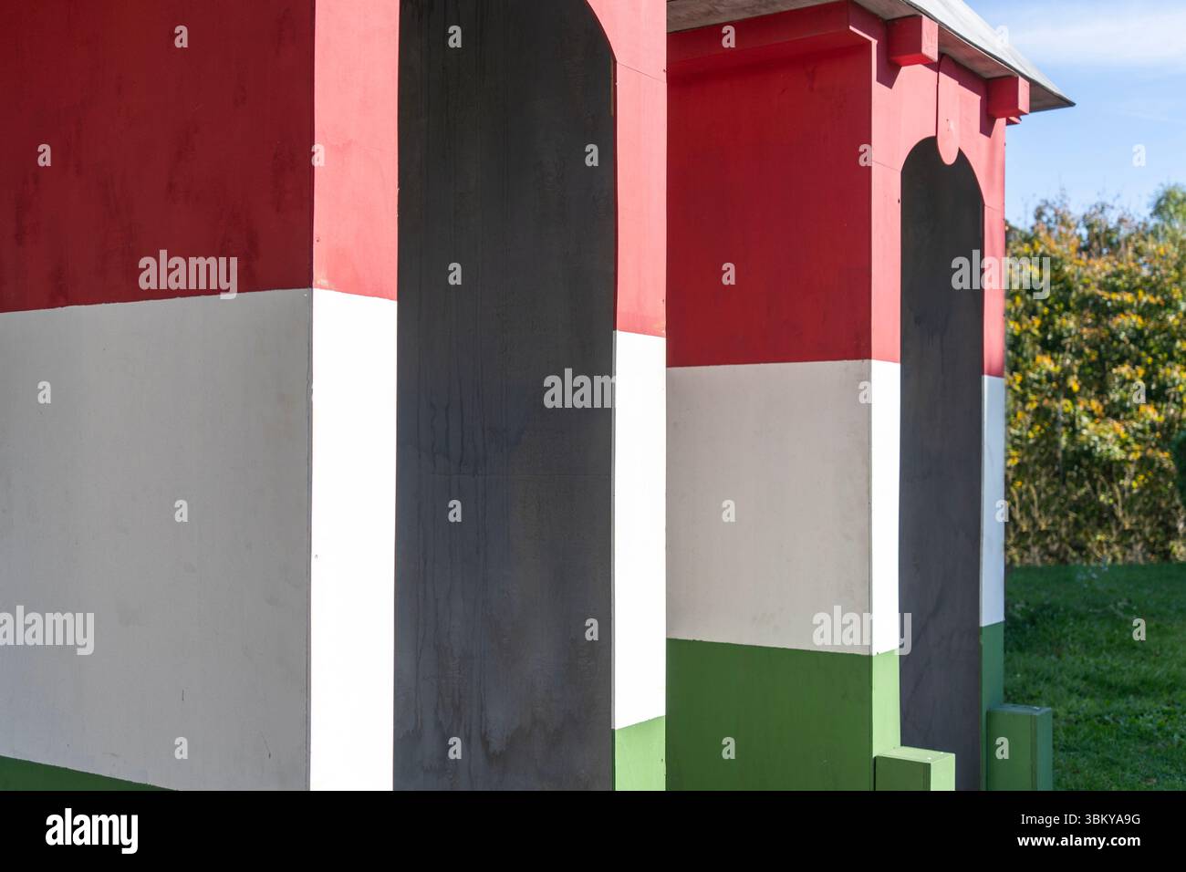 Boîte de garde hongroise avec des bandes rouges blanches vertes Banque D'Images