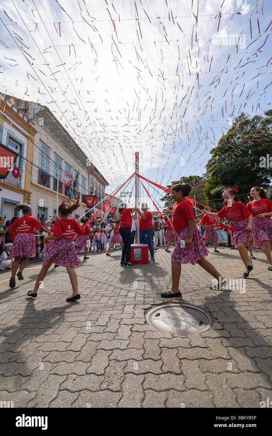 Sao Luiz do Paraitinga, Sao Paulo SP, Brésil - mai 28, 2022 - artistes jouant pendant le festival de l'esprit Saint divin dans la fête populaire religieuse Banque D'Images