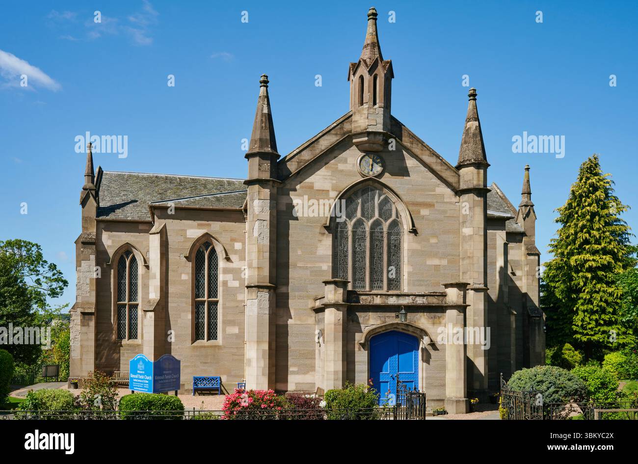 L'église paroissiale de Kinnoull a été construite en 1827 dans le style néo-perpendiculaire, après le démantèlement du bâtiment précédent voisin. Banque D'Images