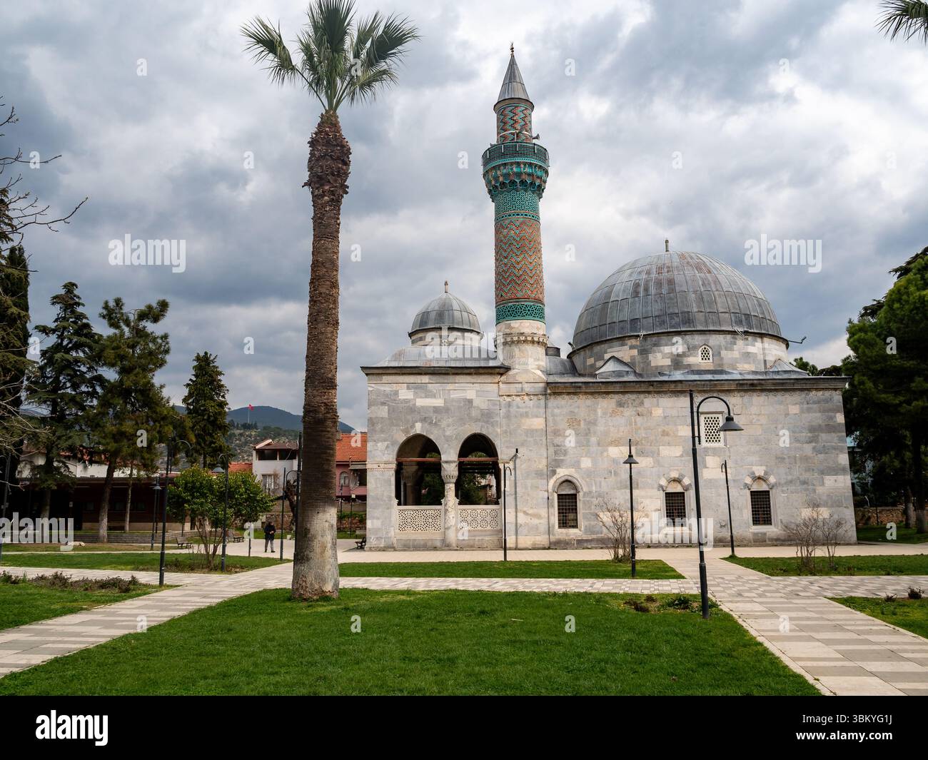 La Mosquée verte de Bursa, en Turquie, témoigne de l'architecture ottomane primitive, présentant un travail complexe de tuiles et une atmosphère sereine pour le culte et la réflexion. Banque D'Images La Mosquée verte de Bursa, en Turquie, témoigne de l'architecture ottomane primitive, présentant un travail complexe de tuiles et une atmosphère sereine pour le culte et la réflexion. Banque D'Images