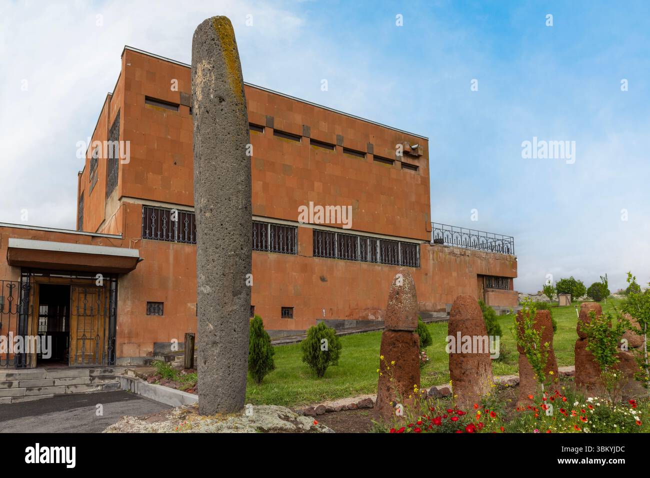 Un aperçu des millénaires de l'histoire arménienne au Musée archéologique historique de Metsamor, qui abrite de remarquables objets de l'âge du bronze et du fer. Banque D'Images