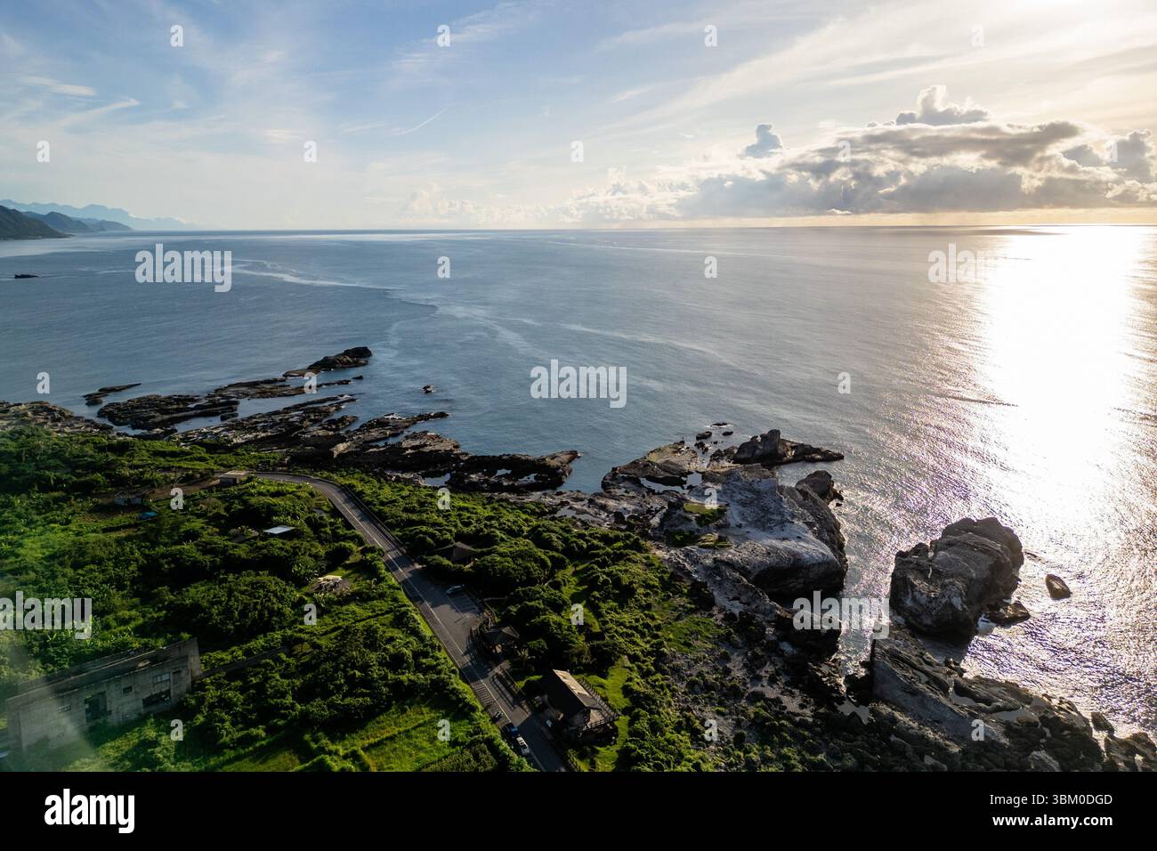 Lever du soleil à Shitiping dans le canton de Fengbin, comté de Hualien, Taiwan Banque D'Images
