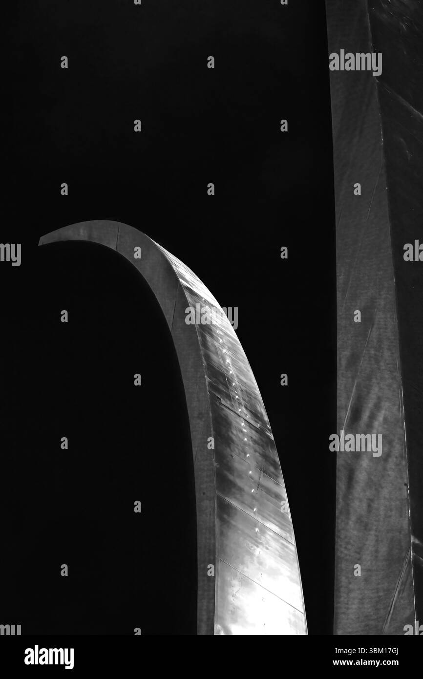 Air Force Memorial, Arlington, Virginie. Trois flèches en acier inoxydable ressemblent aux traînées de vapeur des Thunderbirds de la Force aérienne lors d'une manœuvre. (Modifier Banque D'Images