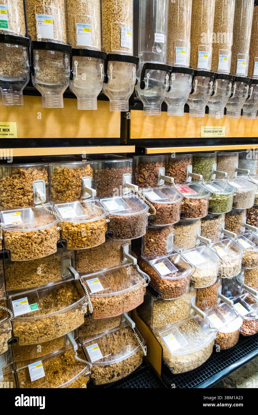 Conteneur alimentaire en vrac en magasin, Seattle, État de Washington, États-Unis. Banque D'Images