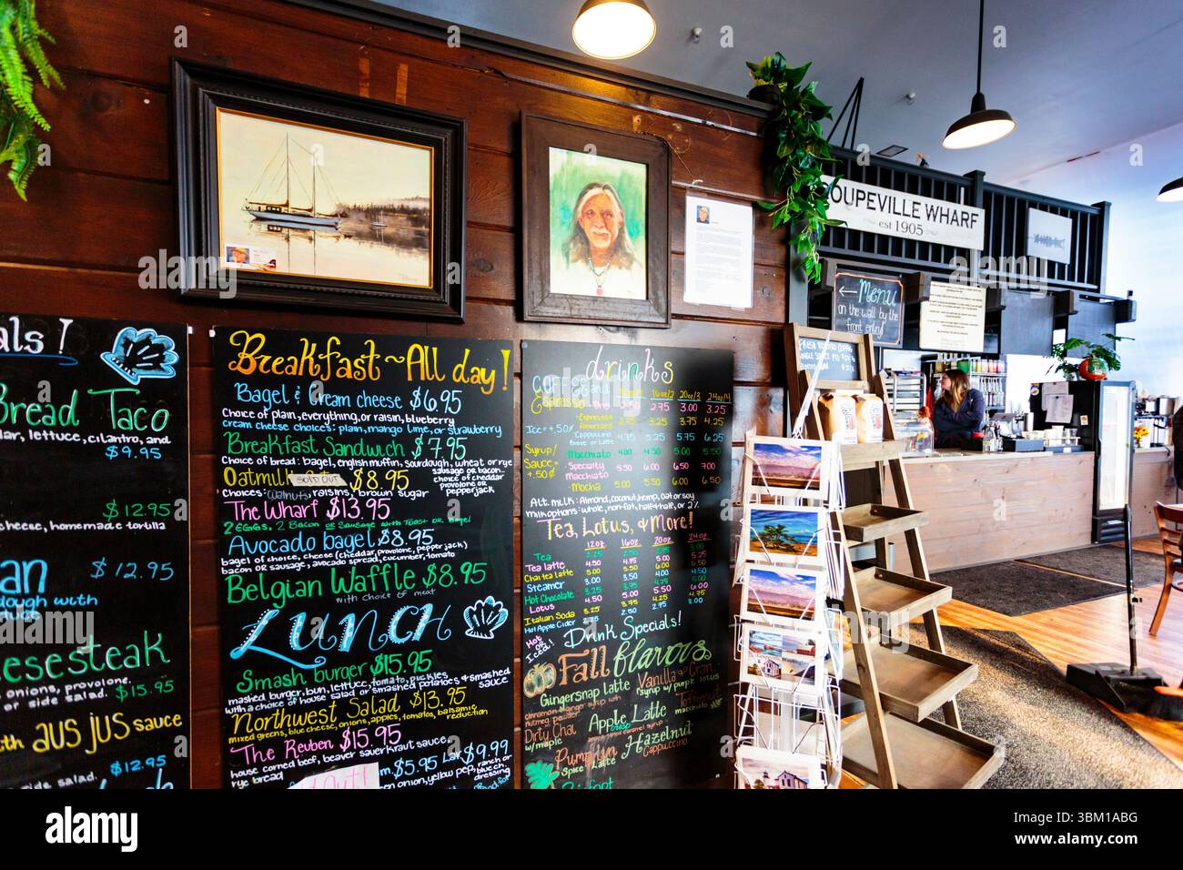 Coupeville Wharf, Coupeville, Whidbey Island, État de Washington, États-Unis. (Usage éditorial uniquement) Banque D'Images