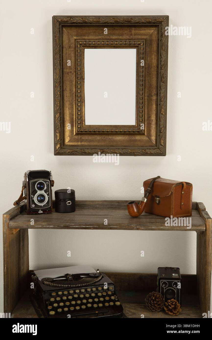 Cadre photo vide sur le mur Banque D'Images