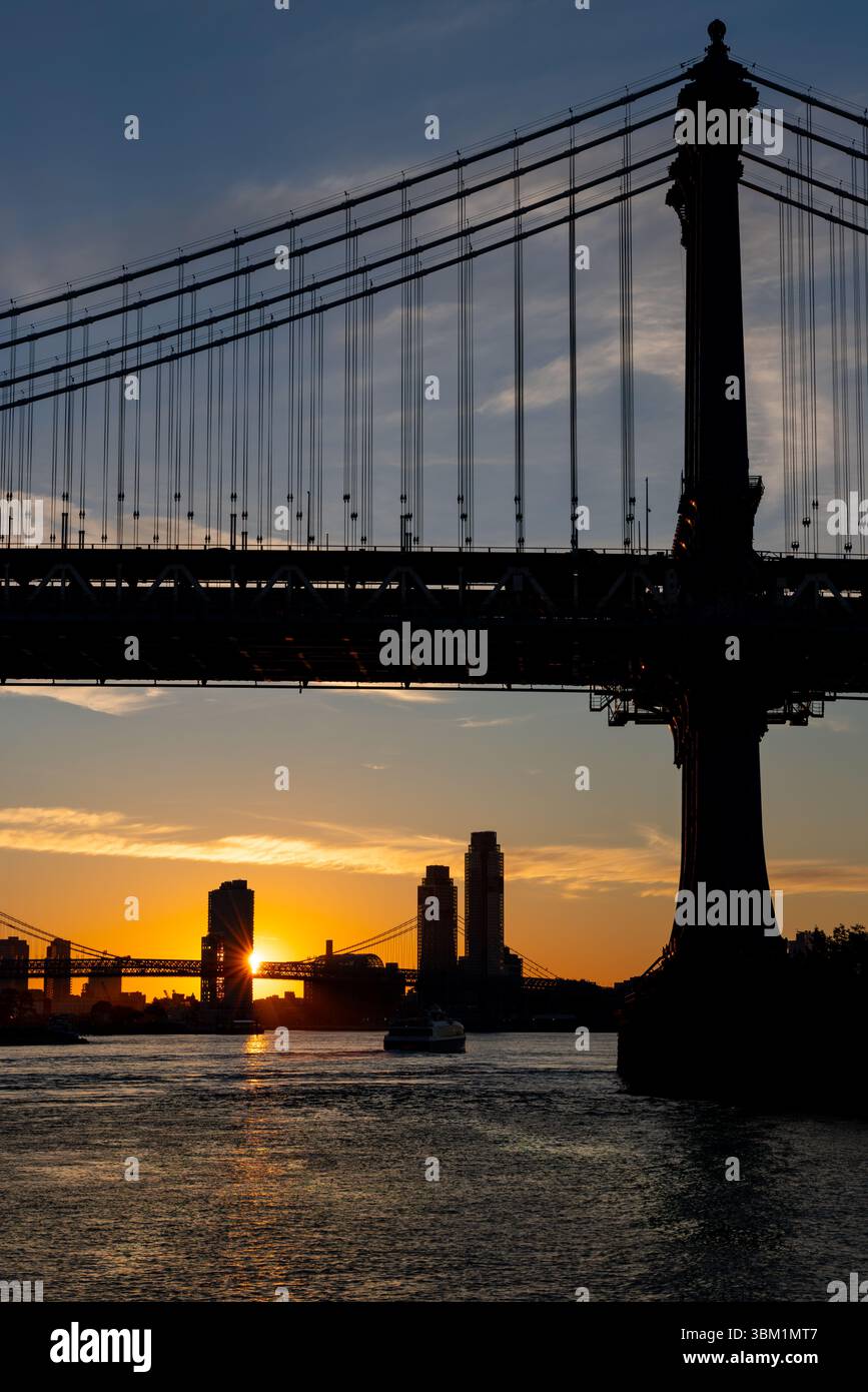 Lever du soleil sur East River Banque D'Images