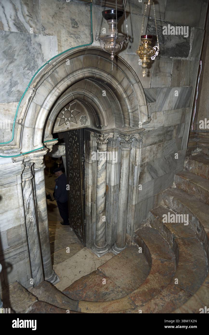 2018 Bethléem Palestine Basilique de la Nativité - intérieur, Geburtsbasilika - innen ; sortie de la Grotte de la Nativité ; Ausgang aus Geburtsgrotte Banque D'Images