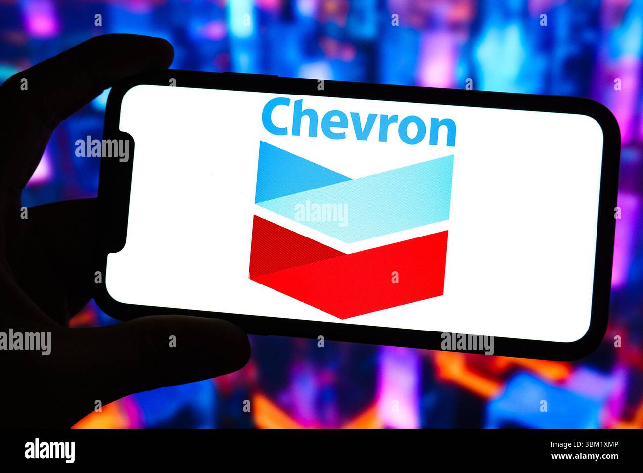 Chine. 22 juin 2025. Dans cette illustration photo, le logo de Chevron Corporation est affiché sur l'écran d'un smartphone. Crédit : SOPA images Limited/Alamy Live News Banque D'Images