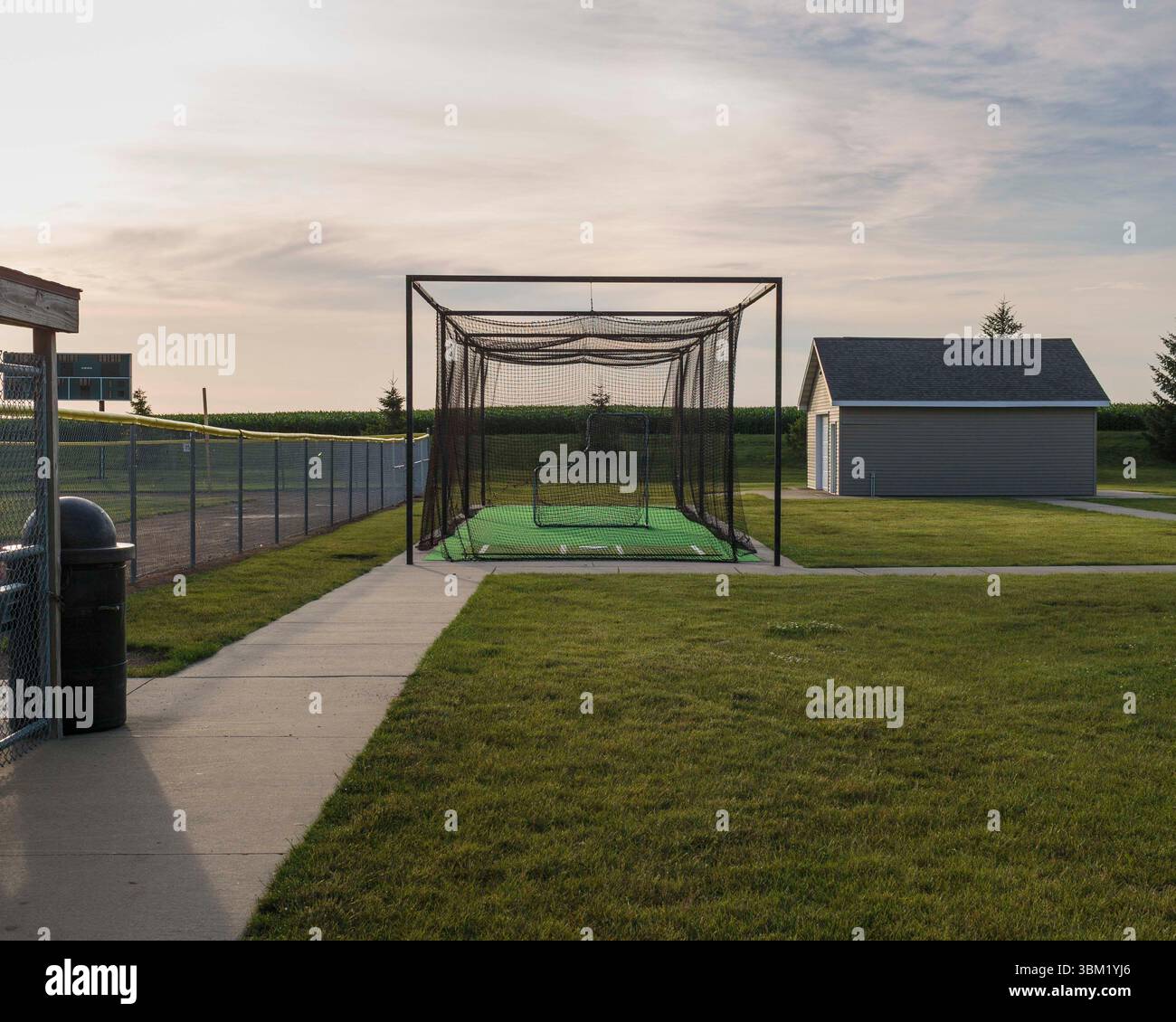 cage de frappe de baseball sur le premier côté de base du terrain Banque D'Images