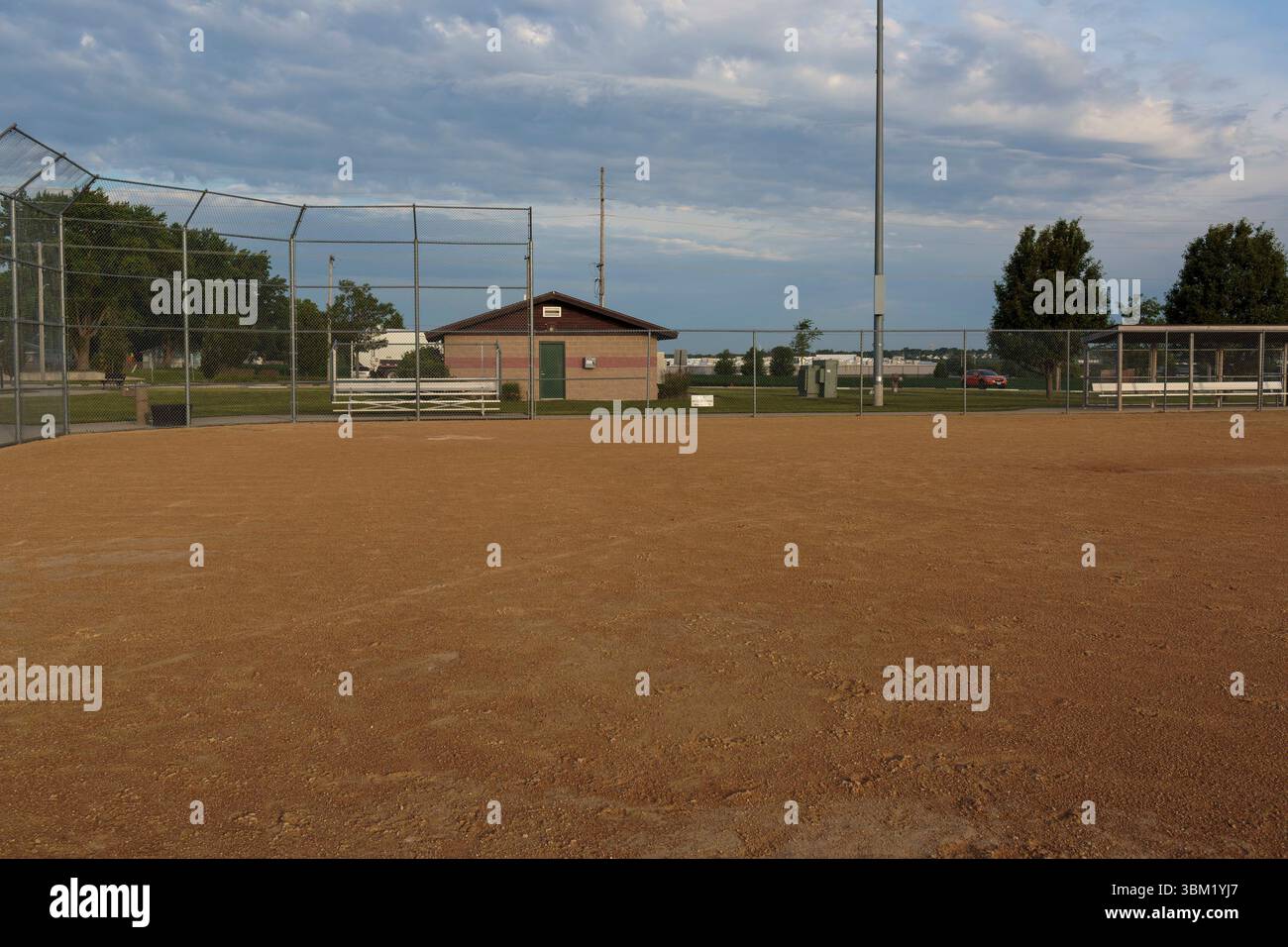 vue de la première base à la plaque de la maison et la troisième base dugout sur une balle de baseball Banque D'Images
