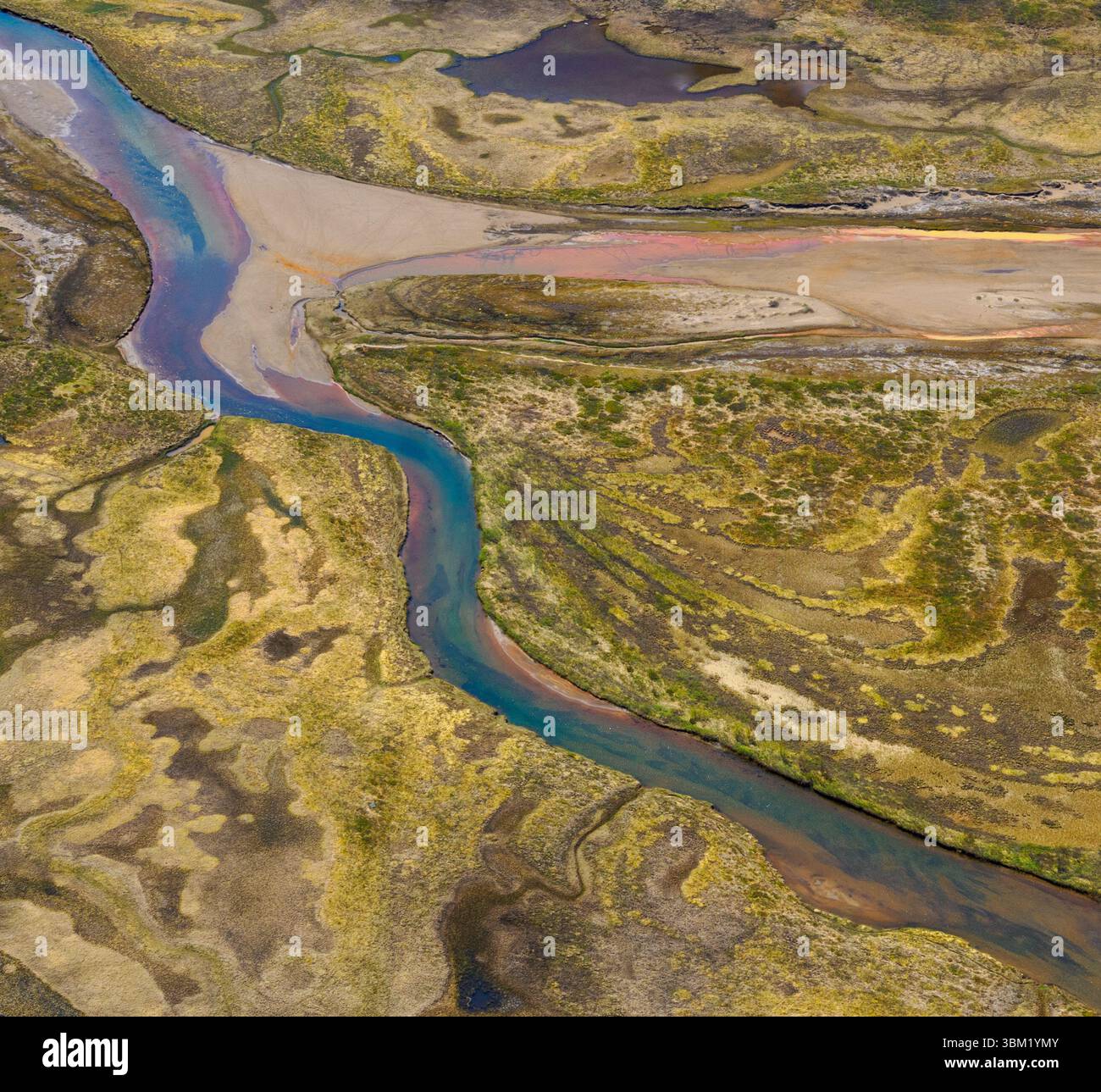 La rivière Leirundae forme un petit delta lorsqu'elle se jette dans le lac Ovre Leirungen dans le parc national Jotunheimen Norvège Banque D'Images