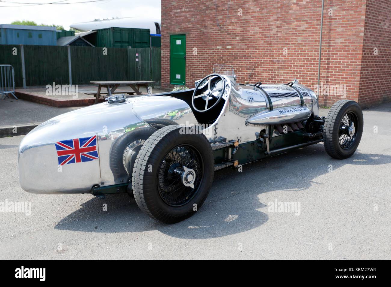 Vue de trois quarts arrière du Napier-Railton, exposée lors du Brooklands Relivved Festival of Motorsport Weybridge Banque D'Images