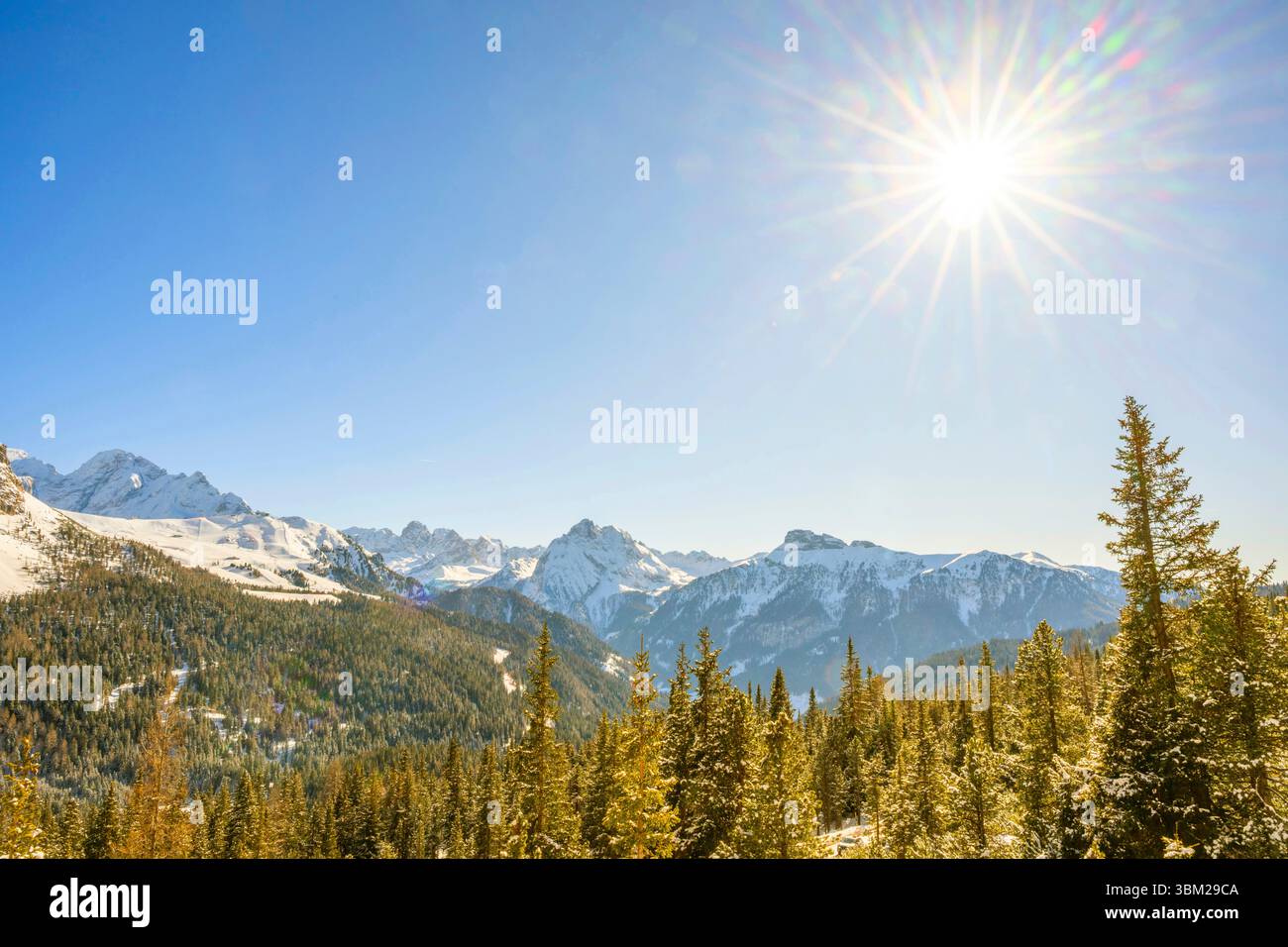 Dolomites de Sexten un jour ensoleillé d'hiver, Italie, Tyrol du Sud, Trentino-Tyrol du Sud Banque D'Images