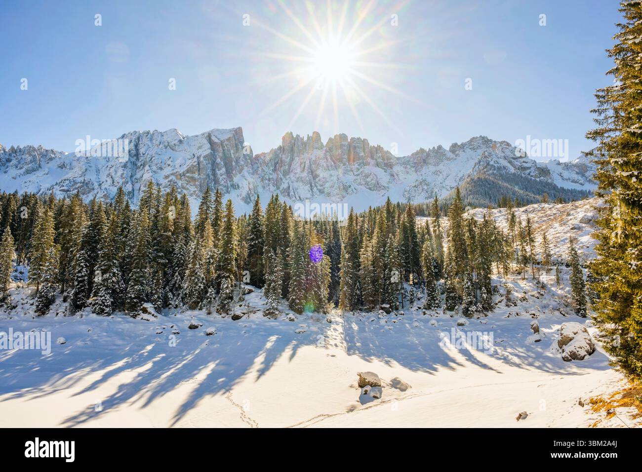 Dolomites de Sexten un jour ensoleillé d'hiver, Italie, Tyrol du Sud, Trentino-Tyrol du Sud Banque D'Images