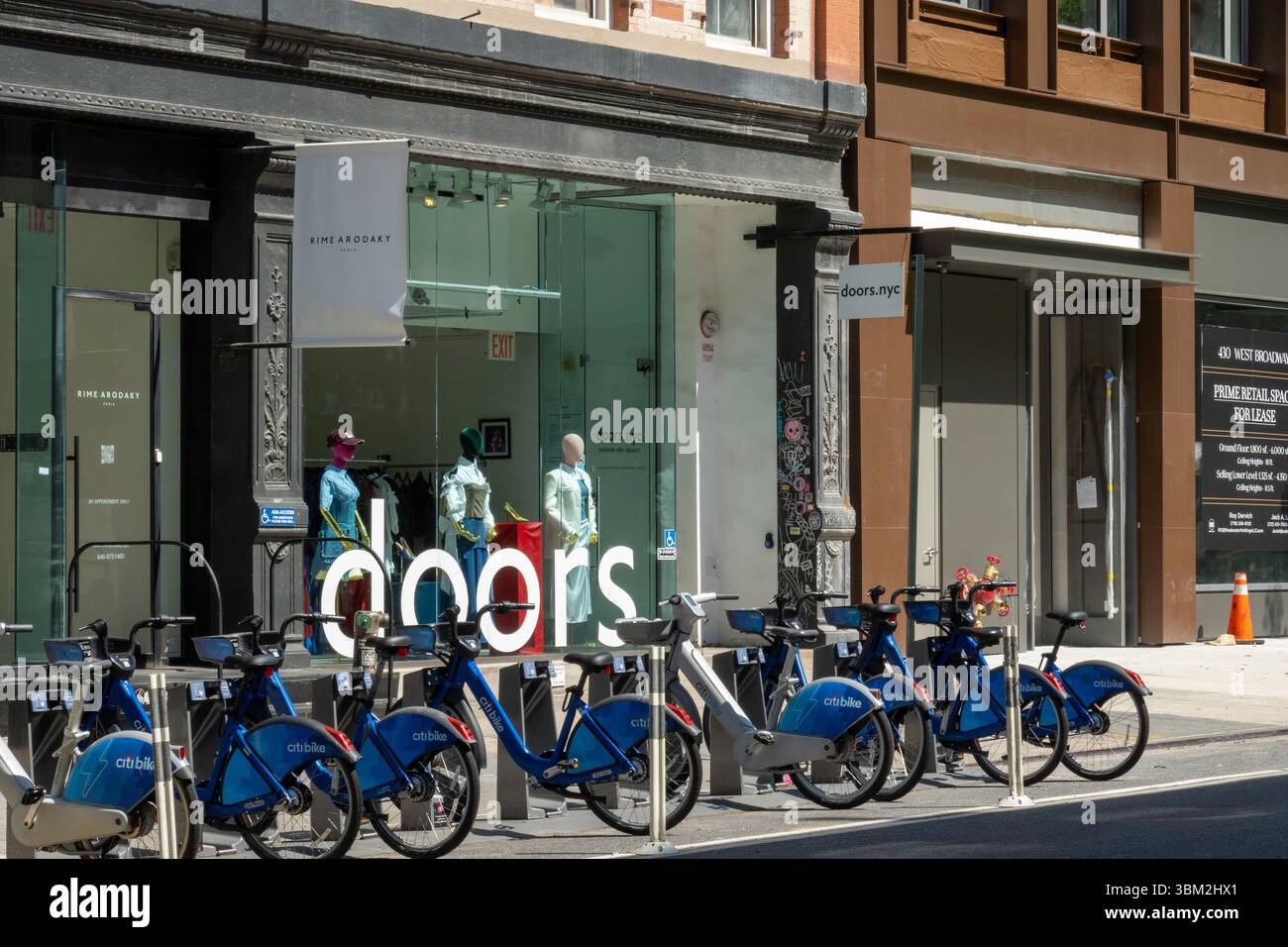Soho est un quartier historique de Lower Manhattan avec des façades en fonte, 2025, New York City, États-Unis Banque D'Images