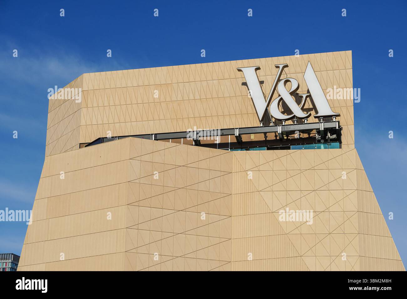 Façade extérieure du V&A East Museum sur East Bank Stratford Waterfront à Londres, Angleterre Royaume-Uni Banque D'Images