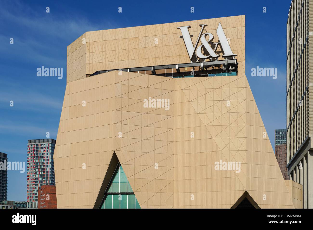 Façade extérieure du V&A East Museum sur East Bank Stratford Waterfront à Londres, Angleterre Royaume-Uni Banque D'Images