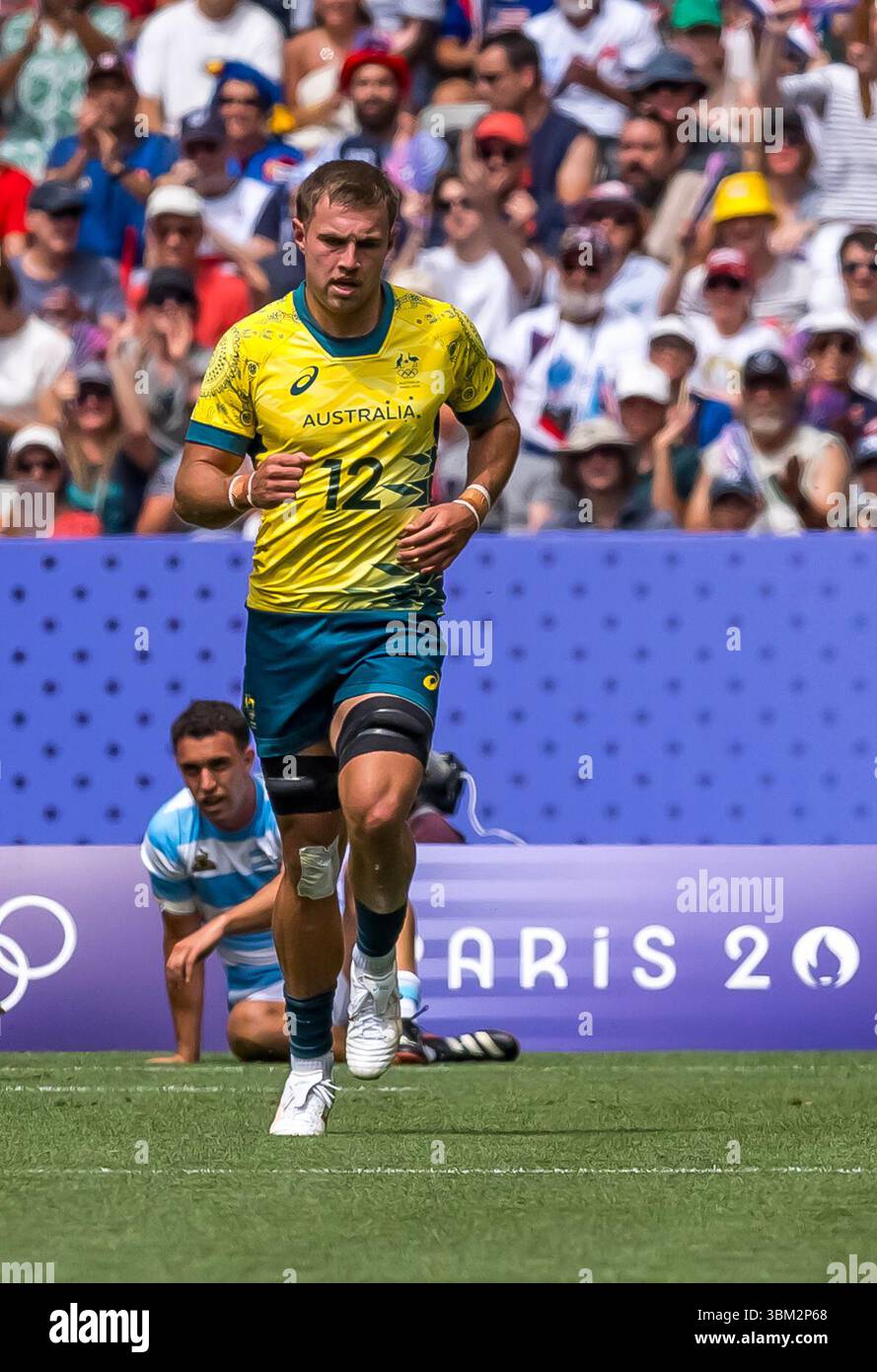 Équipe B Rugby Seven masculin : L’attaquant de l’équipe Australie Nathan Lawson (12) (AUS) se bat pour le ballon lors du match entre l’équipe Australie (AUS) contre l’équipe Argentine (ARG) aux Jeux Olympiques de Paris 2024 au stade de France à Saint-Denis, France. L'Australie remporte le match 14-22 Banque D'Images