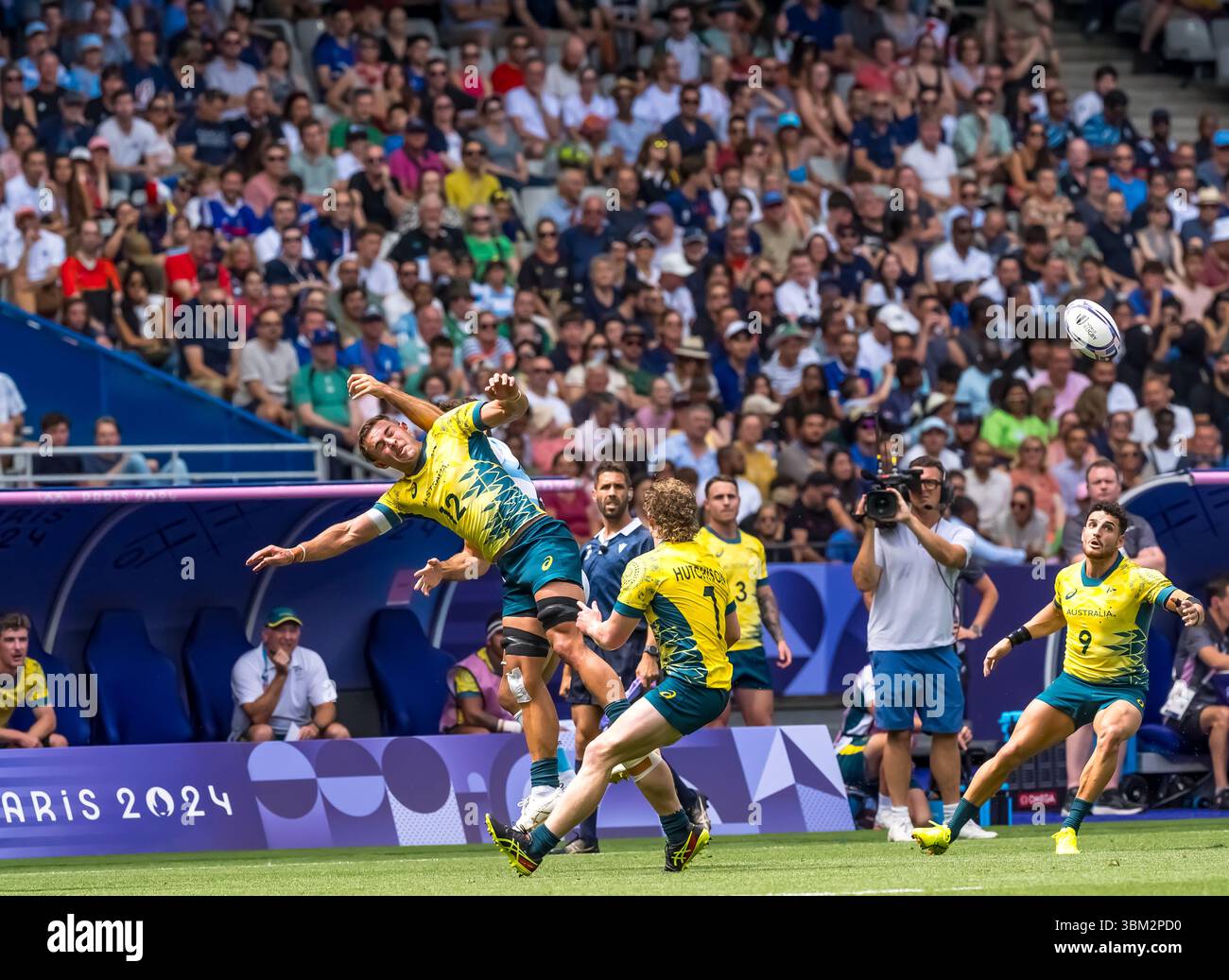 Équipe B Rugby Seven masculin : L’attaquant de l’équipe Australie Nathan Lawson (12) (AUS) se bat pour le ballon lors du match entre l’équipe Australie (AUS) contre l’équipe Argentine (ARG) aux Jeux Olympiques de Paris 2024 au stade de France à Saint-Denis, France. L'Australie remporte le match 14-22 Banque D'Images